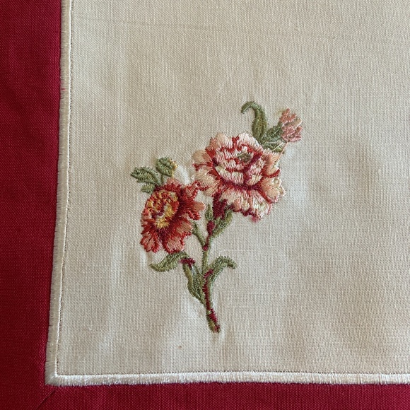 Laura Ashley Embroidered Placemat Set of 4 New - Picture 2 of 3